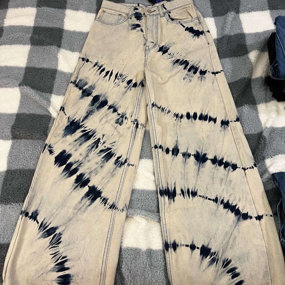 Flared dyed jeans